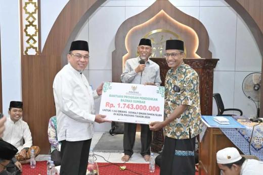 WartaPKU.com Wawako Maigus Nasir Dampingi Gubernur Sumbar Kunjungi Masjid Al Madaniy Air Tawar Barat