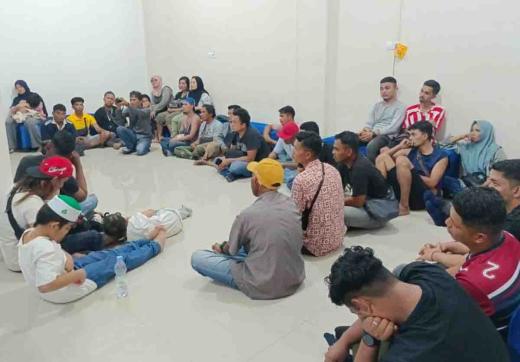 WartaPKU.com Polisi Gagalkan Penyelundupan 37 PMI Ilegal dan 1 Warga Bangladesh di Dumai