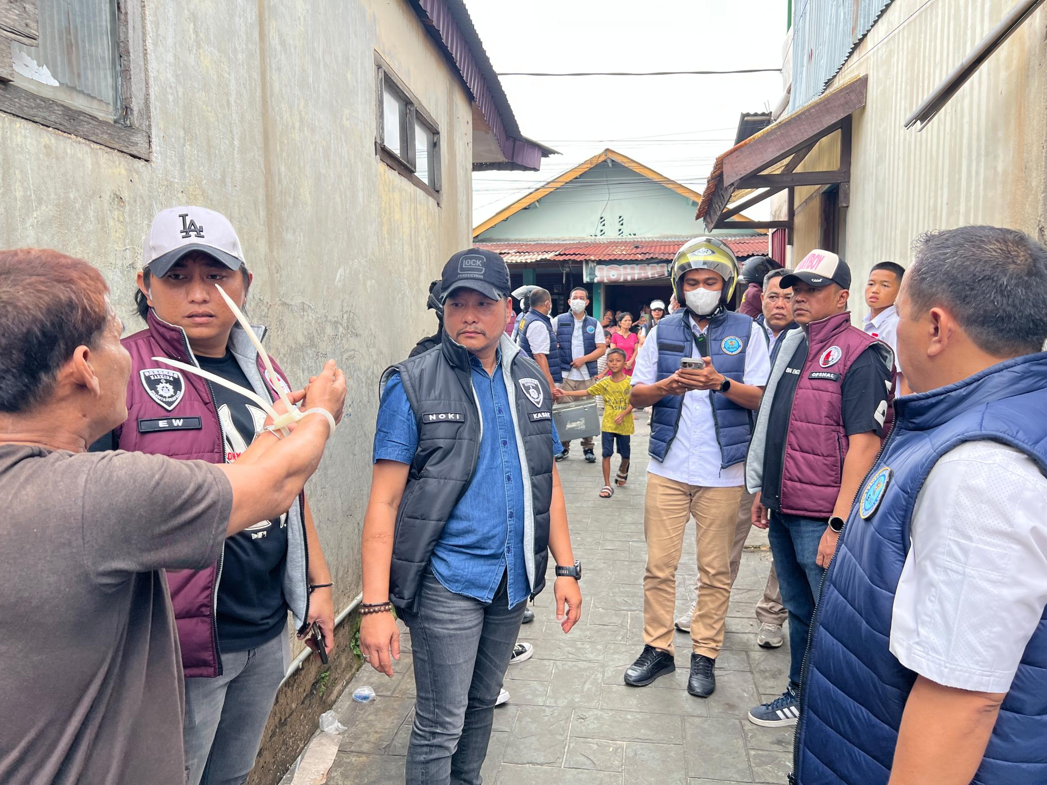 Tim Gabungan Gerebek Sarang Narkoba Pangeran Hidayat dan Kampung Dalam, Lima Terduga Pengedar Diringkus