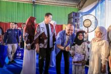 Ringankan Beban Orang Tua, Pemkot Pekanbaru Salurkan 19.900 Seragam Sekolah Gratis